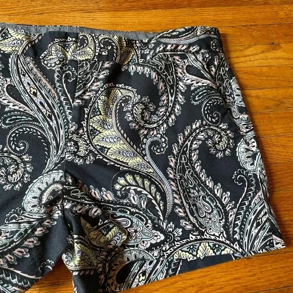 Banana Republic Hampton Fit Shorts - Picture 3 of 6